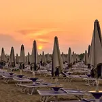 Apartman Lovely Flat In A Building Surrounded By Garden Bibione