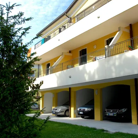 Lovely Flat In A Building Surrounded By Garden Bibione