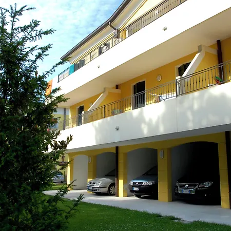 Lovely Flat In A Building Surrounded By Garden Bibione