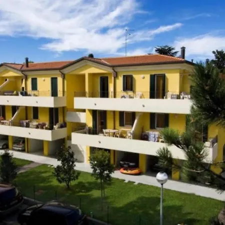 Lovely Flat In A Building Surrounded By Garden Bibione
