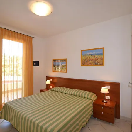 Lovely Flat In A Building Surrounded By Garden Apartment *