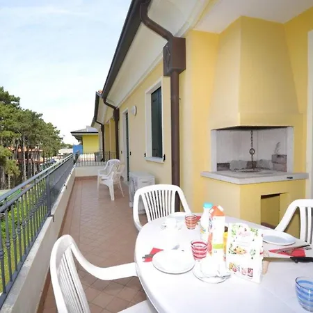 Lovely Flat In A Building Surrounded By Garden Apartment